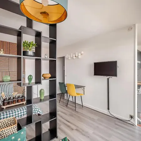 Cocoon Lumineux Avec Balcon - A La Defense Apartment *