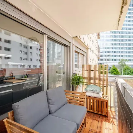 Cocoon Lumineux Avec Balcon - A La Defense *